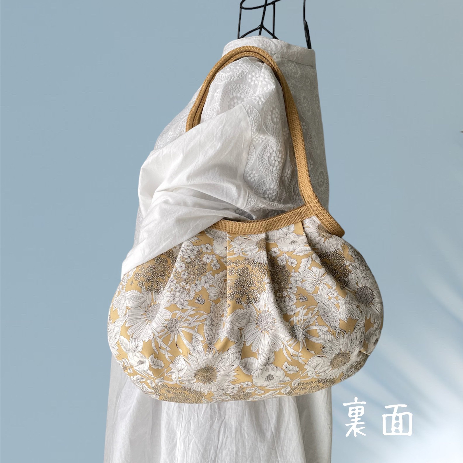 コロンと可愛いショルダーグラニーバッグ　✤リバティ✤ スイムダンクレア　ベージュ　◎選べる2サイズ