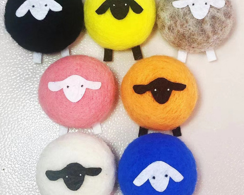 アイスランドの子羊冷蔵庫マグネット 羊毛フェルト完成品 ショーン