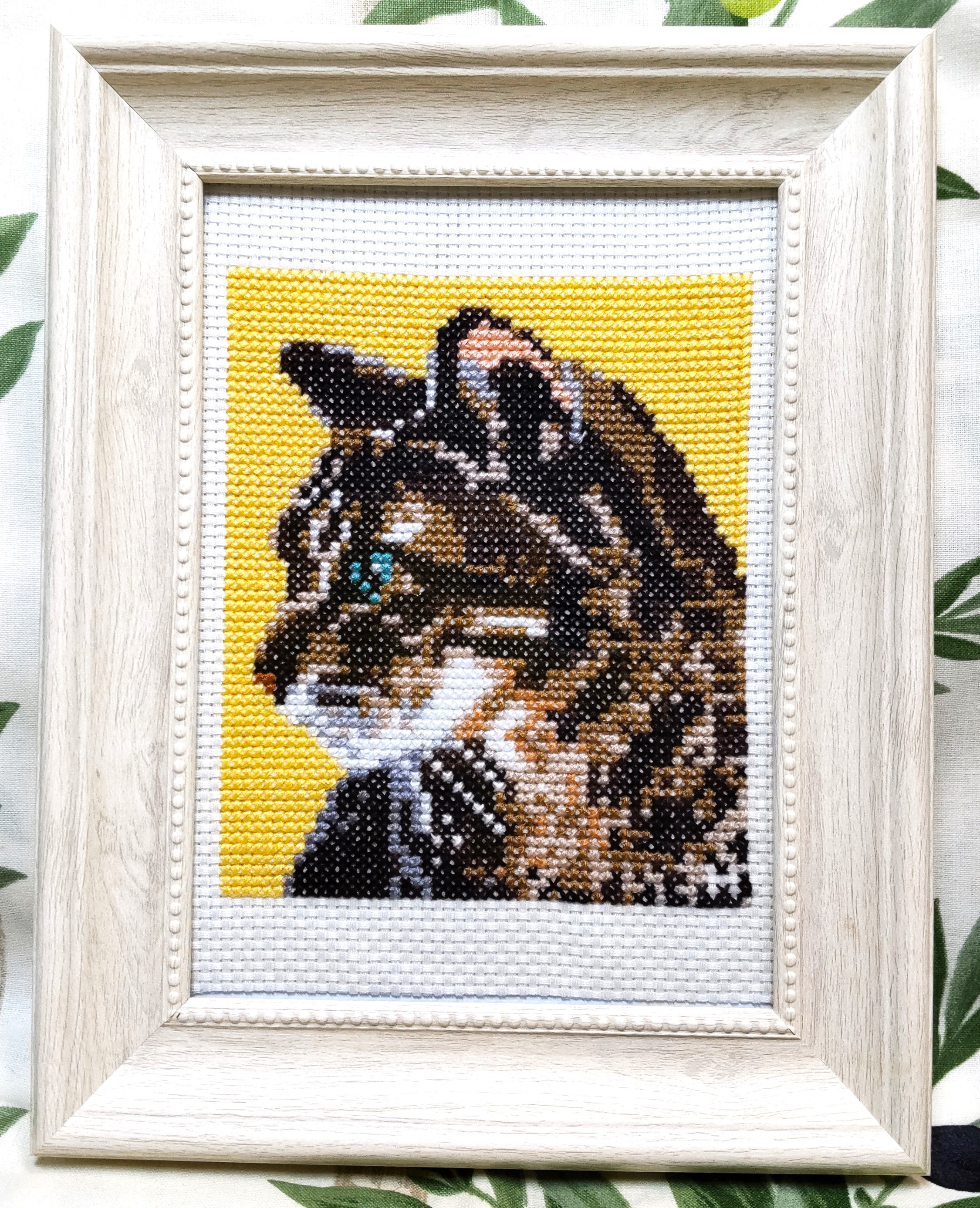 ハンドメイド　刺繍フレーム　花火とキジトラ子猫 ハンドメイド　刺繍フレーム　花火とキジトラ子猫