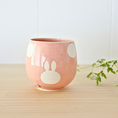 new】丸湯呑み（桜ピンク）白うさぎ水玉【在庫有】 湯呑み こめがま