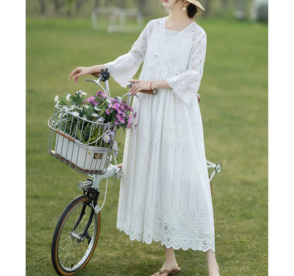 美しいカットレース　コットンのロングカーディガン/リゾートワンピース【春夏秋】白 2枚目の画像