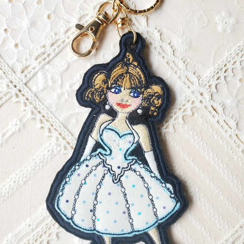 ロラライハリス刺繍 キーホルダー ハンドメイド 手芸素材・材料