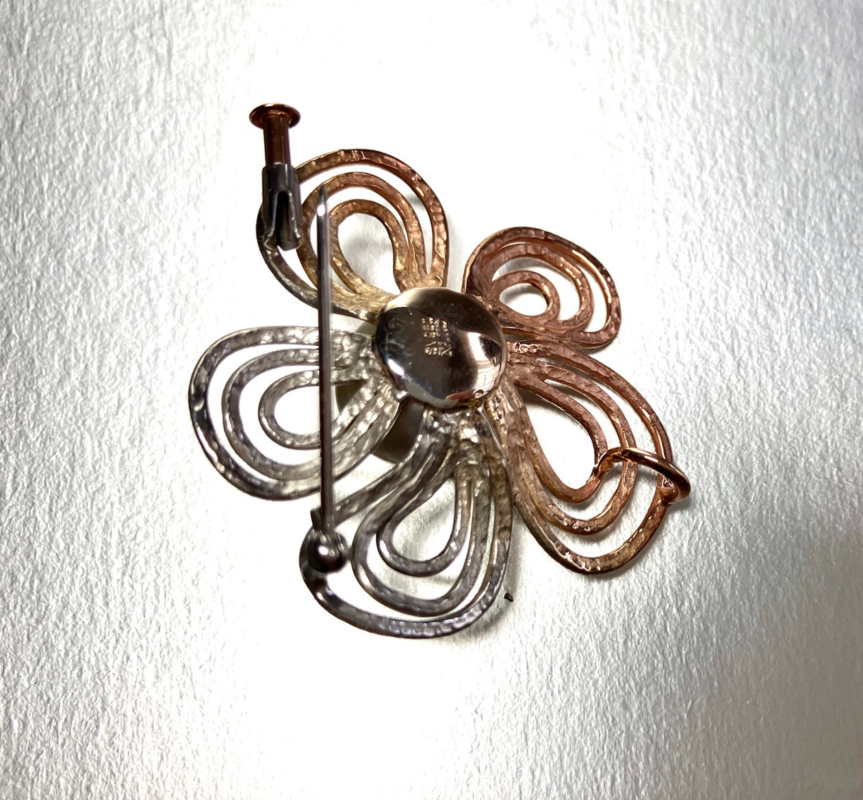 白蝶南洋真珠丸線ブローチ　　二色使い　ペンダントトップ兼用