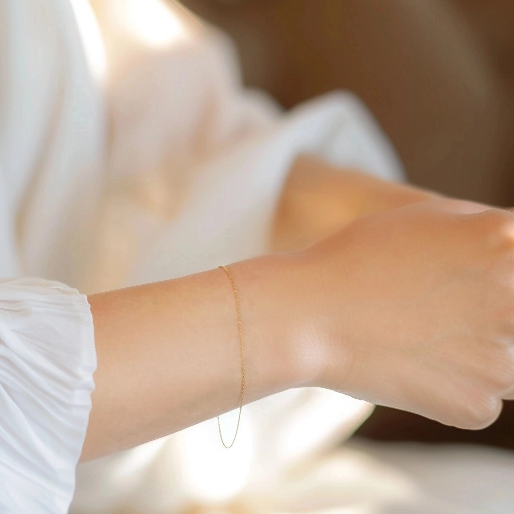 【再販！】冬のおしゃれに♡つけっぱなし K18  華奢 チェーン ブレスレット 普段使い スキンジュエリー〈104〉