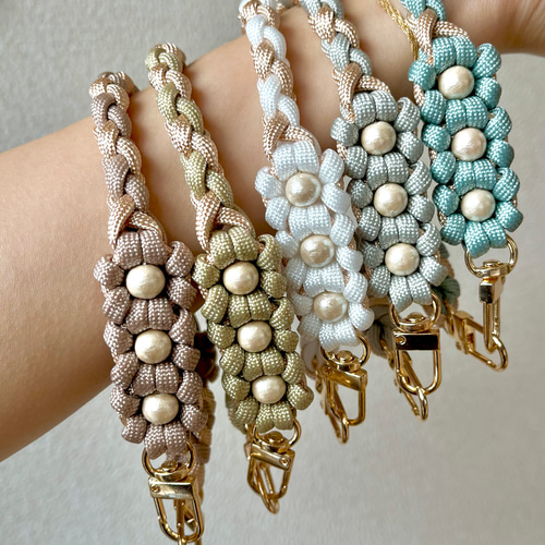 選べる】ハンドストラップ シャンパンゴールド×くすみカラー お花 パラ