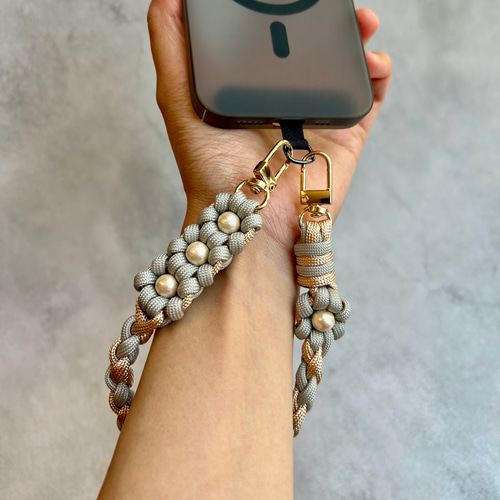 選べる】ハンドストラップ シャンパンゴールド×くすみカラー お花 パラ