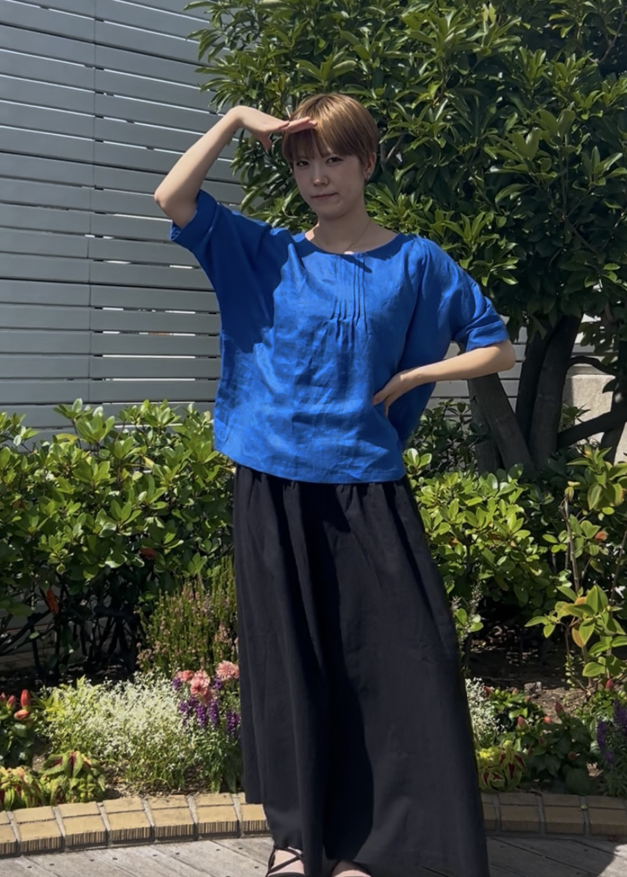 シンプルで着心地がいいピンタック・ドルマンスリーブ・ブラウス＊ロイヤルブルー＊国産リネン