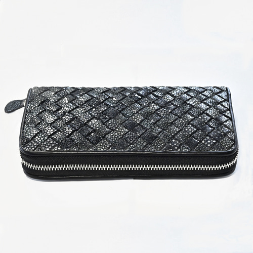 一級の贅沢品] 泳ぐ宝石 × イントレチャート スティングレイ 長財布