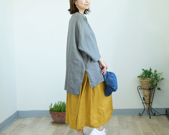 スクエアフォルムのリネンブラウス：グレー 4枚目の画像