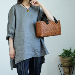 スクエアフォルムのリネンブラウス：グレー 16枚目の画像