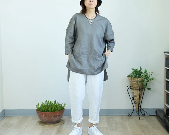スクエアフォルムのリネンブラウス：グレー 6枚目の画像