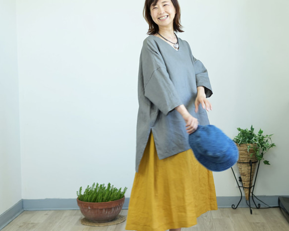 スクエアフォルムのリネンブラウス：グレー 3枚目の画像