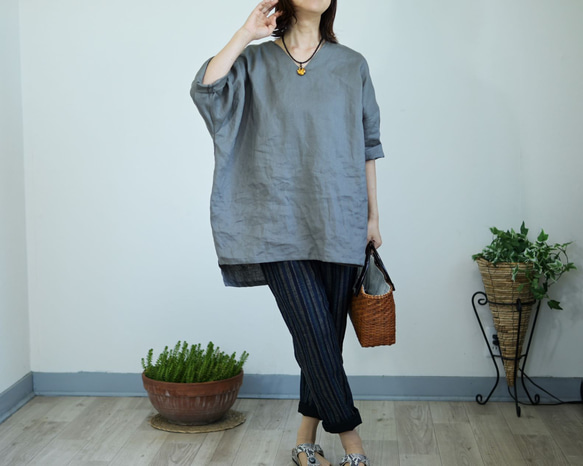 スクエアフォルムのリネンブラウス：グレー 14枚目の画像