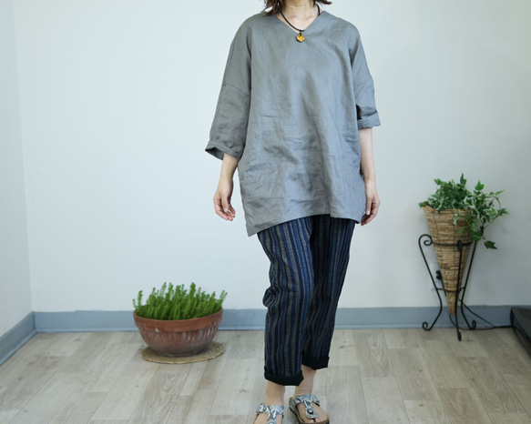 スクエアフォルムのリネンブラウス：グレー 11枚目の画像