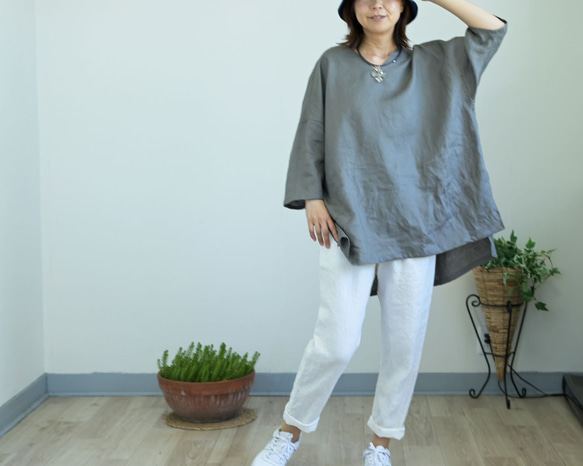 スクエアフォルムのリネンブラウス：グレー 9枚目の画像