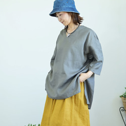 スクエアフォルムのリネンブラウス：グレー 2枚目の画像