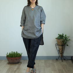 スクエアフォルムのリネンブラウス：グレー 12枚目の画像