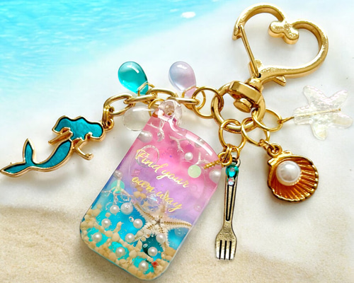 ゼロ様】1431.手染めビーズ マーメイド じゃれ猫 レジン キーホルダー