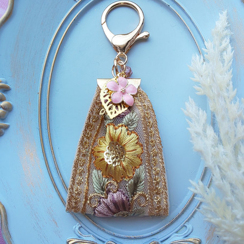 3種類の花模様インド刺繍タッセルのキーホルダー キーホルダー
