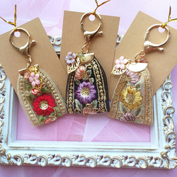 3種類の花模様インド刺繍タッセルのキーホルダー キーホルダー