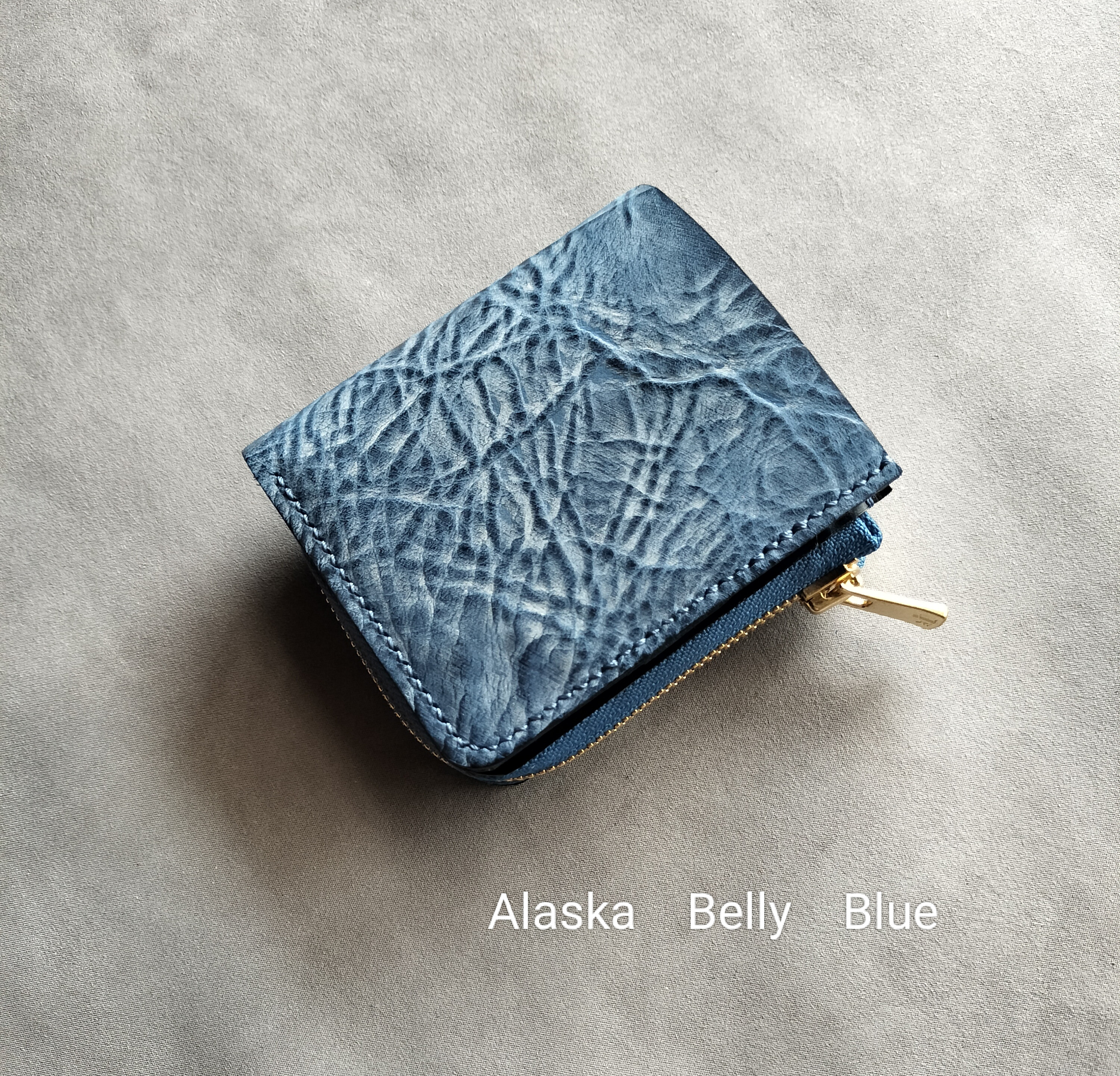 三つ折り財布　ミドルウォレット　本革　アラスカレザー　ブルー　大容量　新品 ALASKA LEATHER TRIFOLD WALLET -BLUE- アラスカレザー三つ折り