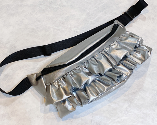 フリルデザイン ホワイトボディバッグ フリルデザイン ホワイトボディバッグ フリルデザイン ホワイト