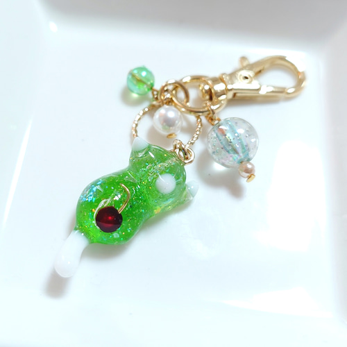 【第1位獲得！】 キーホルダー メロンクリームソーダ 猫 メロン 可愛い レジン チャーム