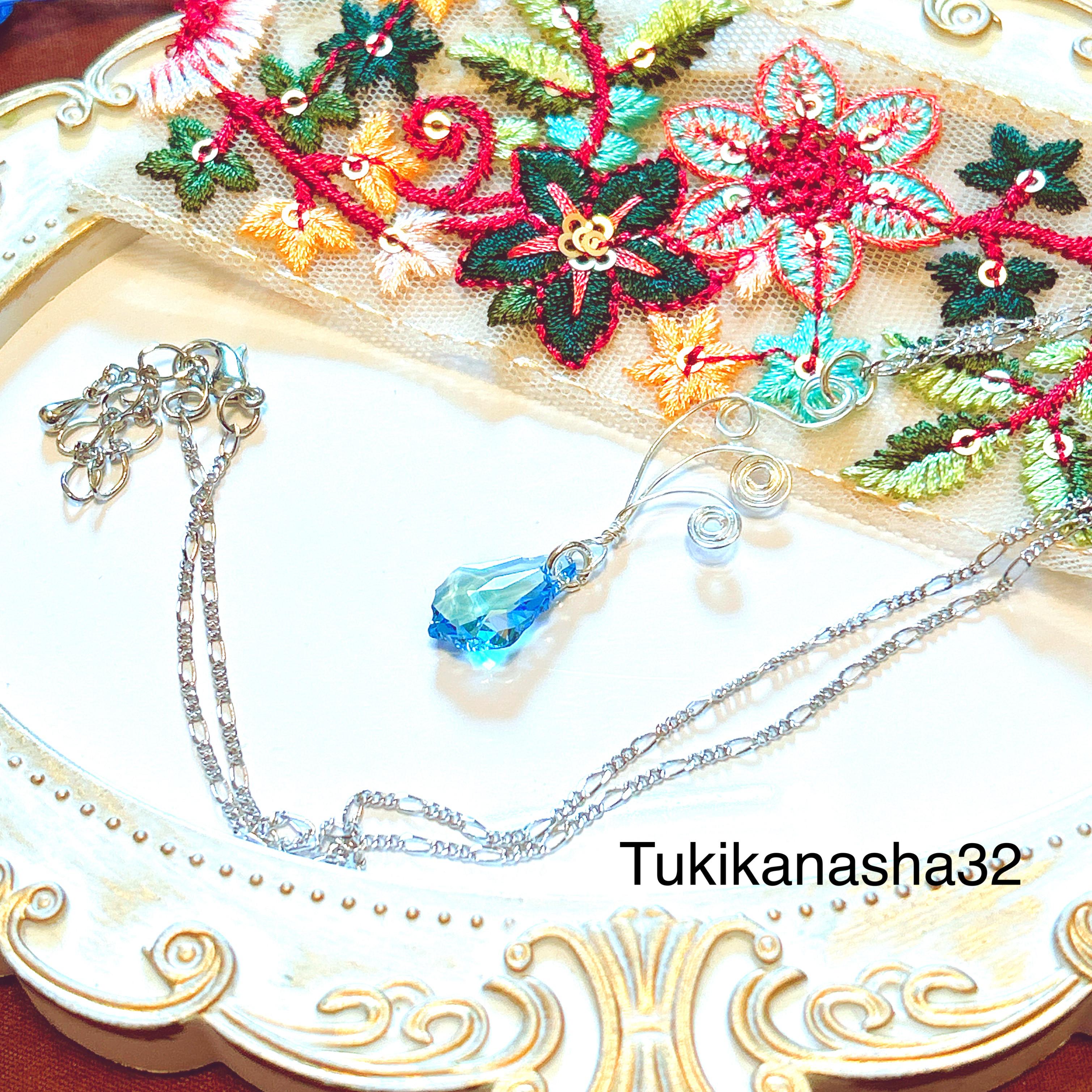 リーフのネックレス　ワイヤーアクセサリー　波　海　空　海水浴　プレゼント　春夏秋冬　母の日　敬老の日　クリスマス