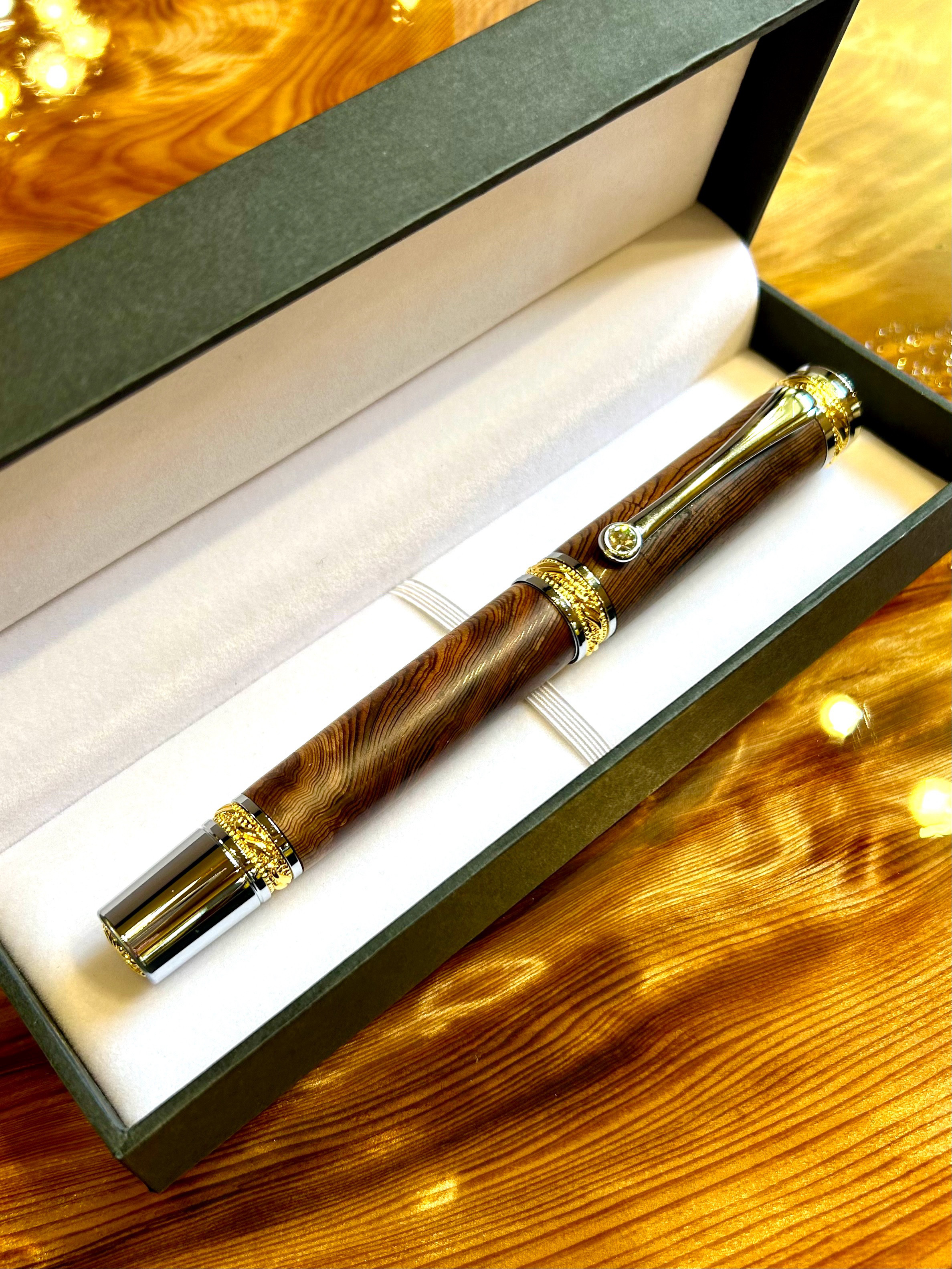 【希少・虎杢・光明杢】長寿の木・屋久杉の万年筆　CN8