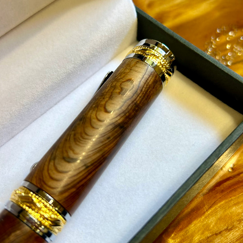 希少・虎杢・光明杢】長寿の木・屋久杉の万年筆 CN8 木材・板 金井工房