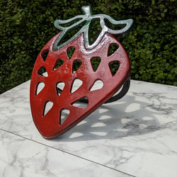 イチゴの形の置物  苺 いちご 置き看板  いちご農園 ジャム  #店舗什器  #アンティーク  #コベントアイアン 5枚目の画像