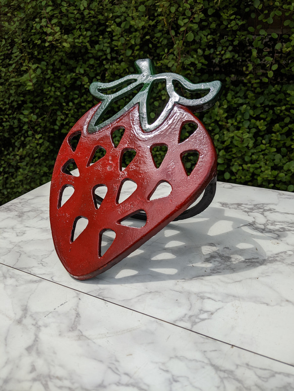 イチゴの形の置物  苺 いちご 置き看板  いちご農園 ジャム  #店舗什器  #アンティーク  #コベントアイアン 5枚目の画像