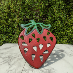 イチゴの形の置物  苺 いちご 置き看板  いちご農園 ジャム  #店舗什器  #アンティーク  #コベントアイアン 2枚目の画像