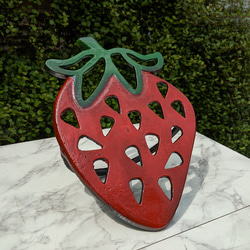 イチゴの形の置物  苺 いちご 置き看板  いちご農園 ジャム  #店舗什器  #アンティーク  #コベントアイアン 4枚目の画像