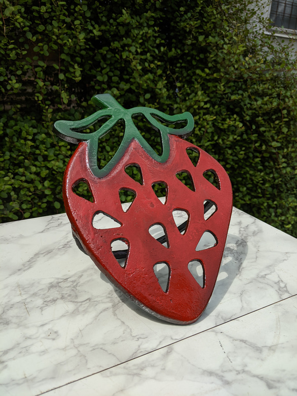 イチゴの形の置物  苺 いちご 置き看板  いちご農園 ジャム  #店舗什器  #アンティーク  #コベントアイアン 4枚目の画像