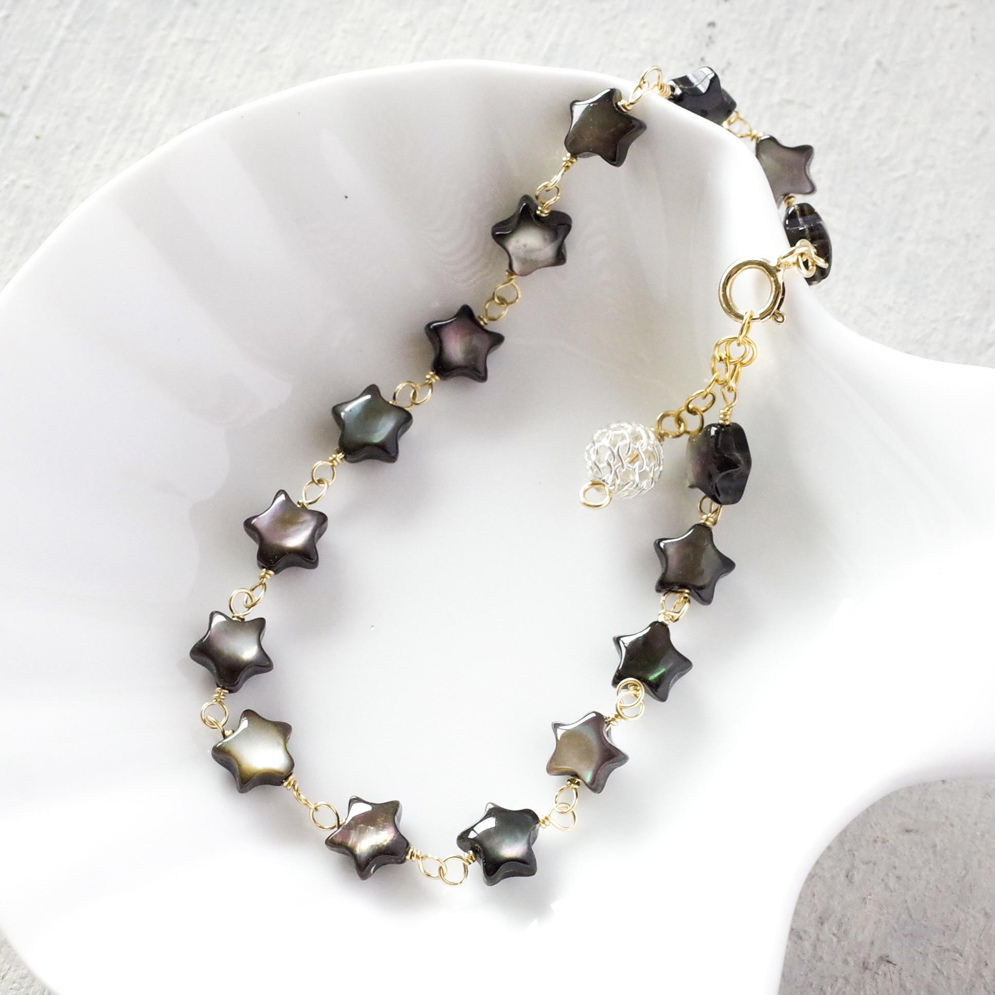 【高品質】ブラックシェル(黒蝶貝)AAAのスター　星のブレスレット(14kgf)