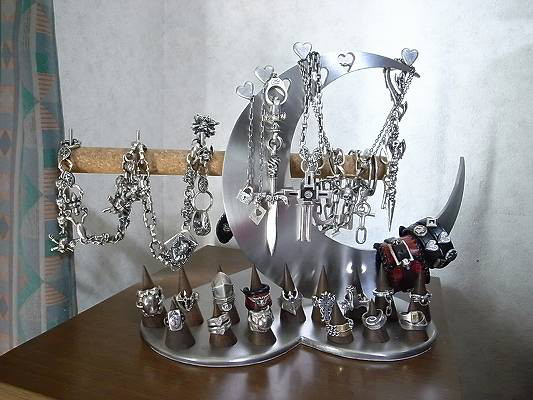 アクセサリースタンド　ウォレットチェーン、リング、キー、ネックレス　ハート台座三日月ハート アクセサリースタンド