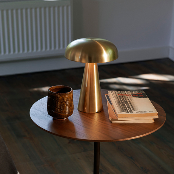 装飾的な金属製小物入れ 装飾的な金属製ランプ型小物入れ