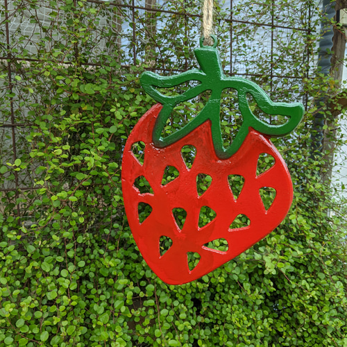 イチゴの形のハンギングオーナメント 苺 いちご 吊り下げ看板 いちご