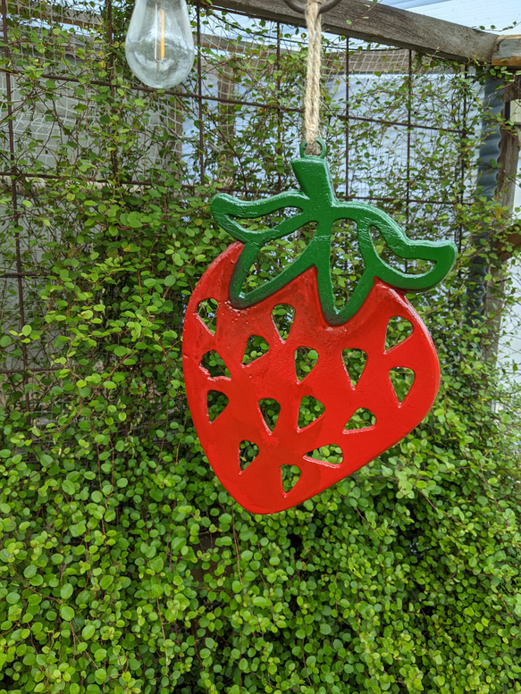 イチゴの形のハンギングオーナメント 苺 いちご 吊り下げ看板 いちご