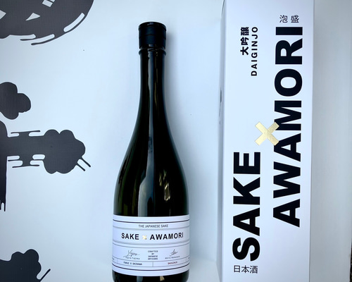 瓶詰め後48年経過“OKI AWAMORI泡盛” 、720ml 、35度、木箱入 瓶詰め後