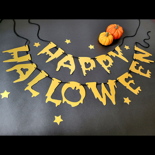 ホラーな書体のハロウィンガーランド「HAPPY HALLOWEEN