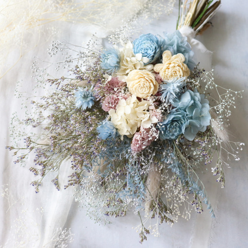 ウェディングブーケ くすみブルーのスワッグブーケ アーティフィシャル
