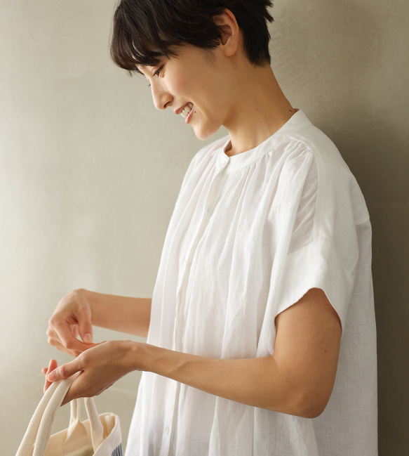 生地を贅沢に使用し、たっぷりギャザーを入れたリネンワンピース　リネン100％　ホワイト　240602-1 10枚目の画像