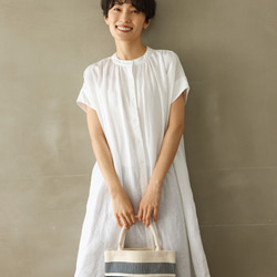 生地を贅沢に使用し、たっぷりギャザーを入れたリネンワンピース　リネン100％　ホワイト　240602-1 9枚目の画像