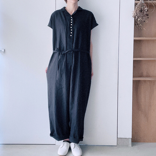 カジュアル過ぎない 上品なオールインワン 半袖 リネン 黒