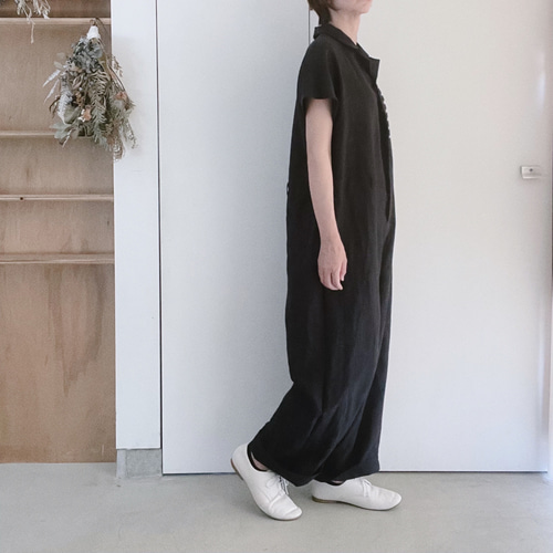 カジュアル過ぎない 上品なオールインワン 半袖 リネン 黒