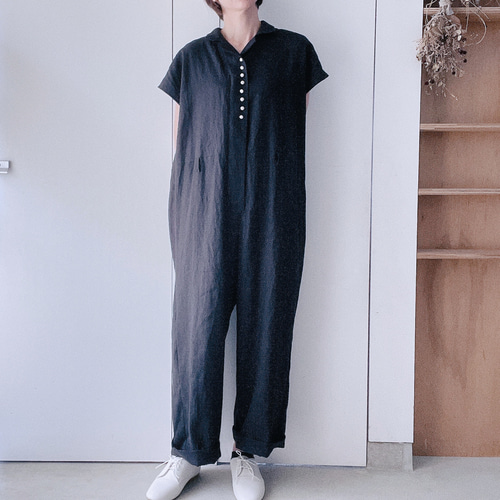 カジュアル過ぎない 上品なオールインワン 半袖 リネン 黒