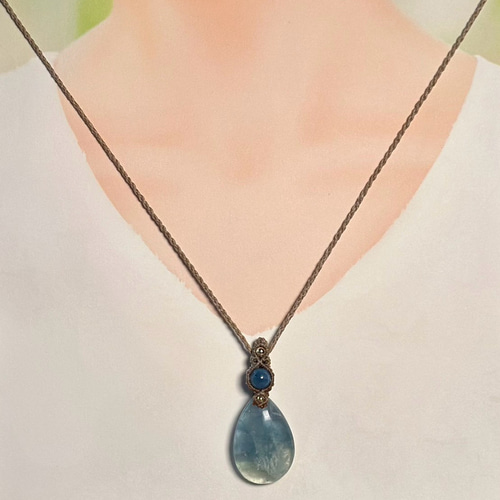 裸夢』フェザーインブルーフローライトとアクアマリンのマクラメ