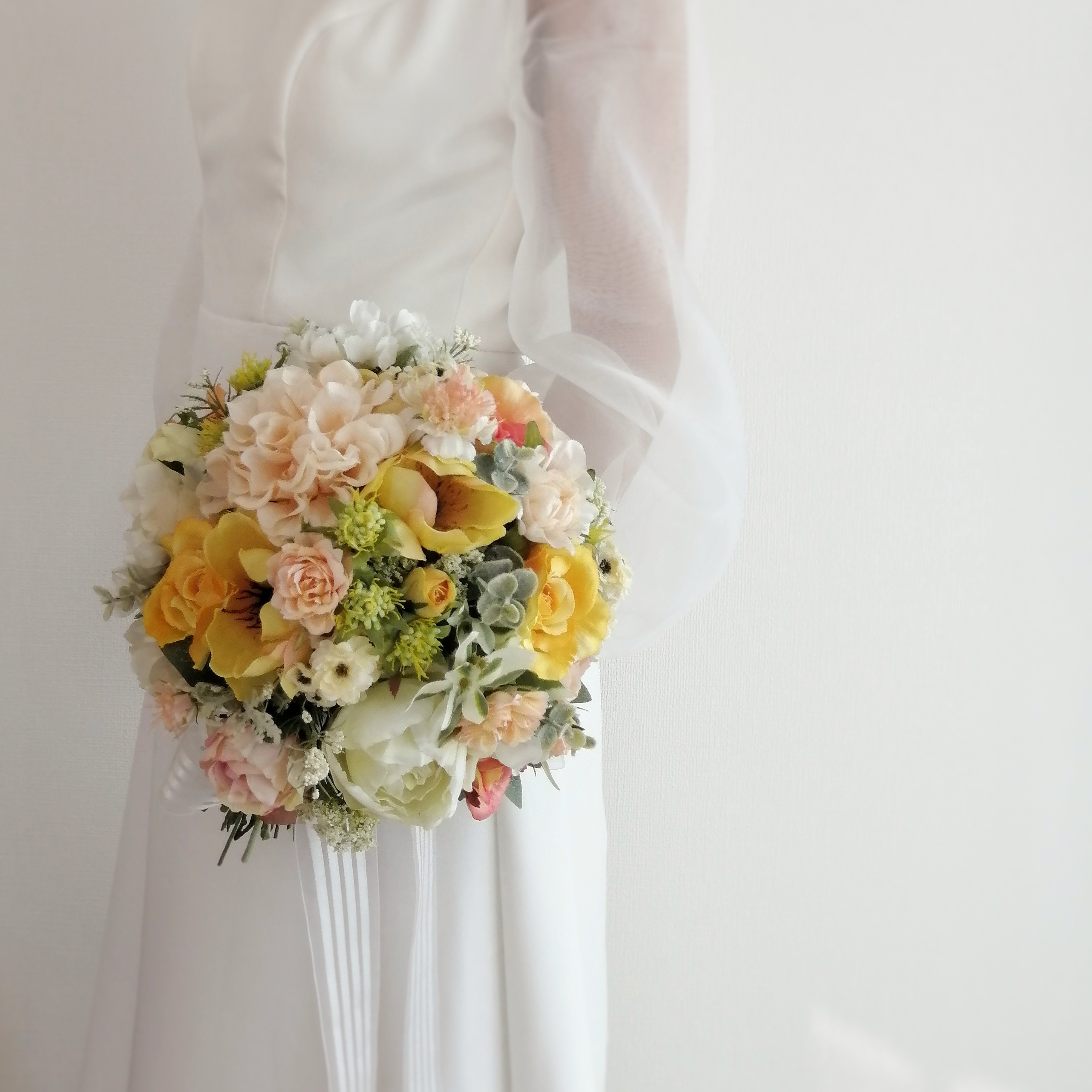 イエロー×ベージュのふわもこラウンドブーケ